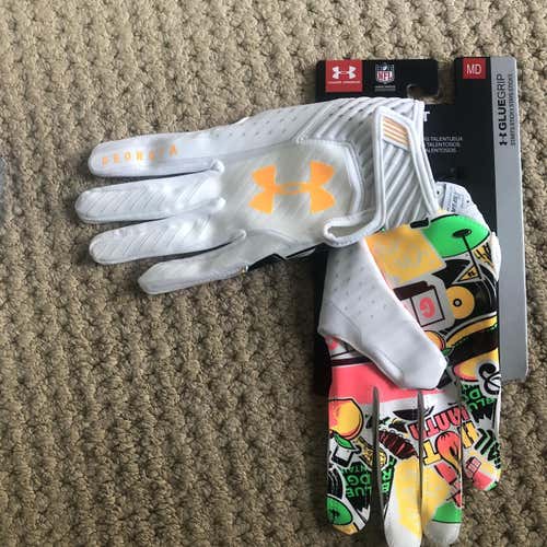 New UA Spotlight Gloves Size Medium