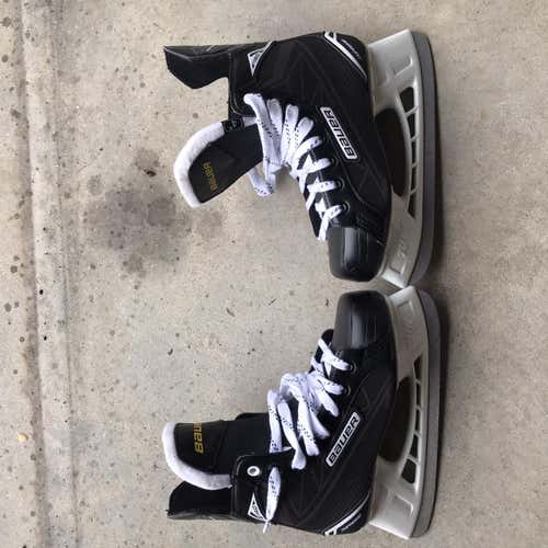 New Supreme 140 Hockey Skates Senior Size 4