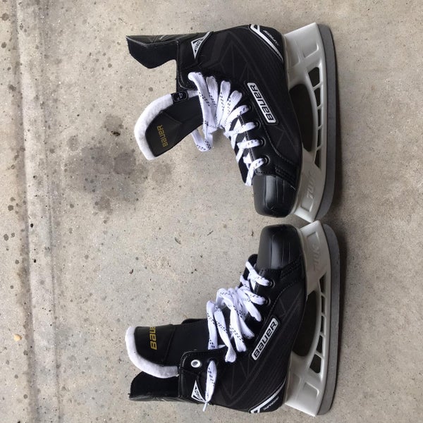 New Supreme 140 Hockey Skates Senior Size 4
