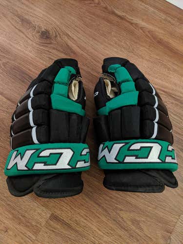 CCM HG4PC Gloves Senior North Dakota colors
