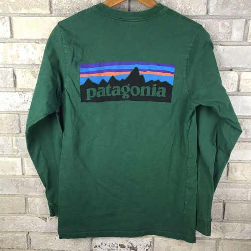 PATAGONIA Long Sleeve T Shirt Green Mountains Mens Small Big Logo Spellout Hike