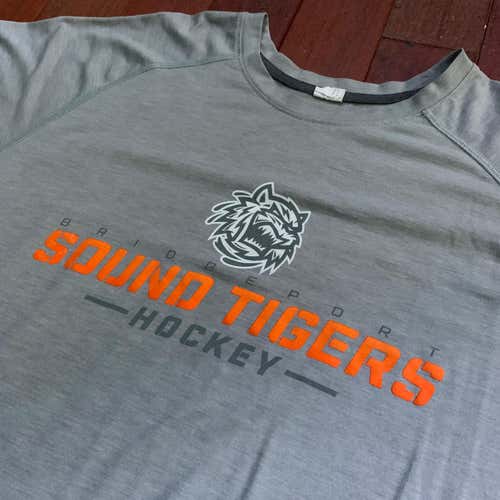Bridgeport Sound Tigers Men's XXL Hockey T-shirt New York Islanders