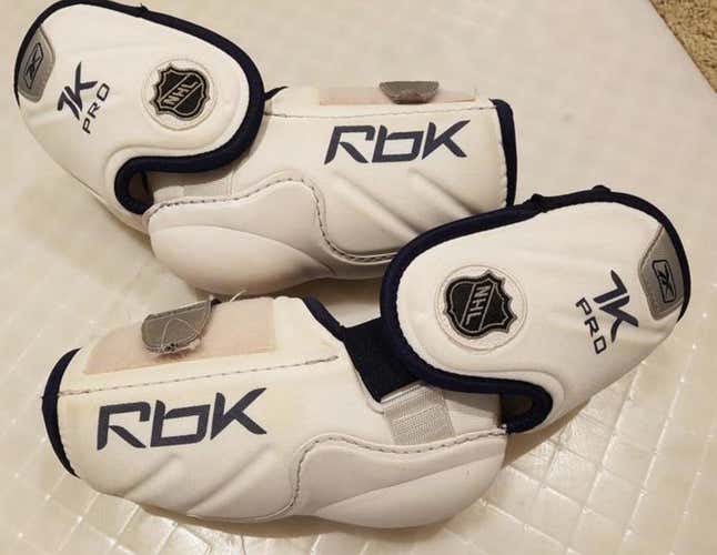 Medium 7K Pro Elbow Pads Senior Pro Stock