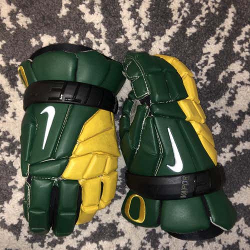 OREGON ISSUED NIKE VAPOR GLOVE