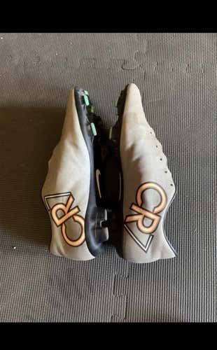 Unisex Men's 8.5 (W 9.5) Adidas Cleats