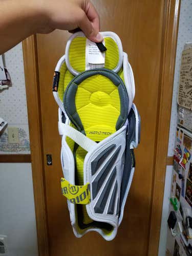 NEW Warrior Dynasty AX1 SJR3 Hockey Shin Pads Size 13 Junior