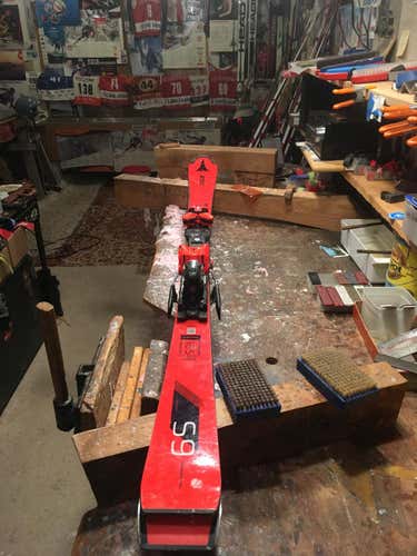 Men's 2018 Atomic Redster FIS SL Skis