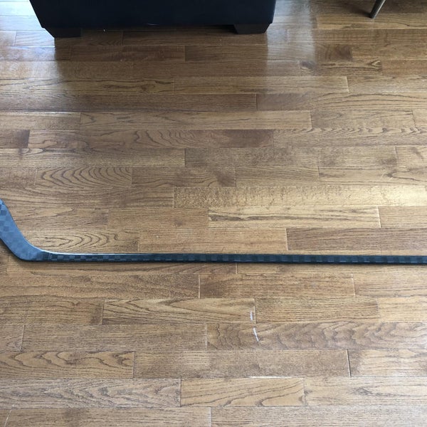 New Unpainted Demo Pro Stock Fisher Curve Hockey Stick Righty Toe SR P28