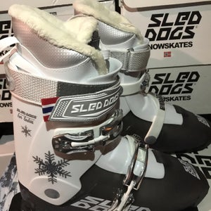 New Ice Skates For Snow Sled Dogs Snowskates Ladies Lunde Size 7