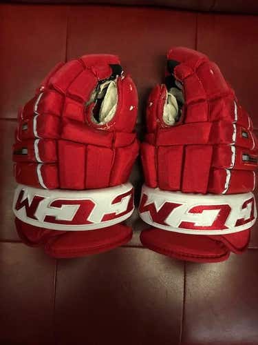 CCM Tacks 4 Roll Pro Gloves Senior Pro Stock