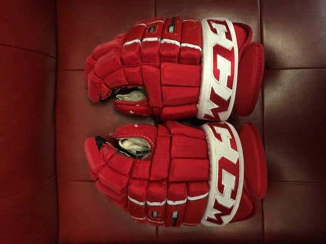 CCM Tacks 4 Roll Pro Gloves Senior Pro Stock