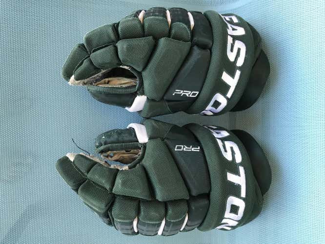 Easton PRO10 Gloves Senior (Taking Offers)