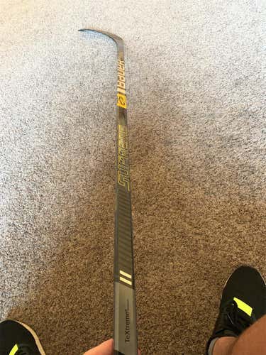 Supreme 2S Pro Hockey Stick Righty Mid Senior
