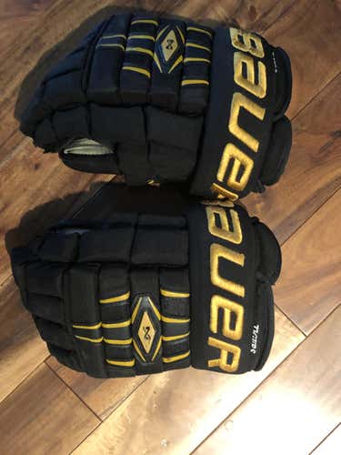 Bauer Nexus 1000 Gloves Senior- black and gold