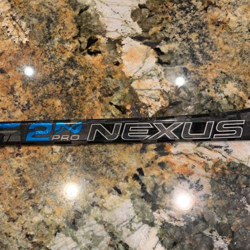 Nexus 2N Pro Hockey Stick Righty Mid Intermediate