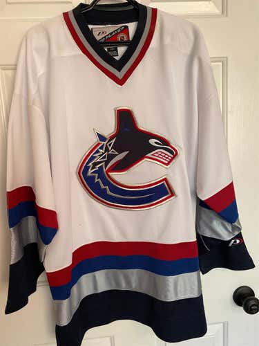 Large Canucks Pro Player Jersey
