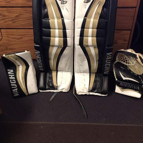 33" Velocity V7 Goalie Leg Pads Senior