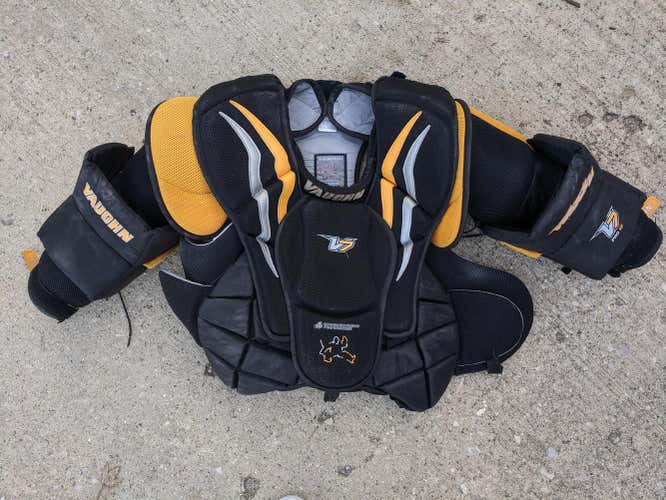 Medium Vaughn Velocity V7 XF Pro Chest and Arm Protector Goalie Chest Protector Senior