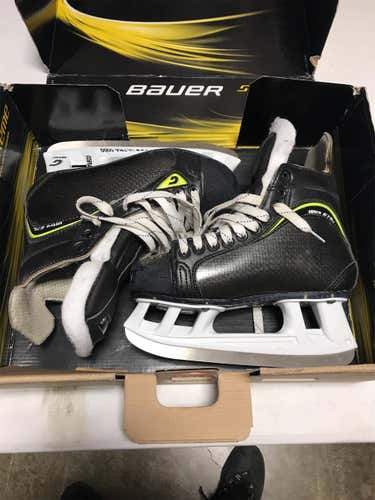 Lightly Used Ultra G75 Hockey Skates Junior  Size 5