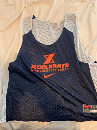 Large Nike pinnie