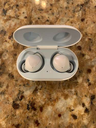 LIKE NEW Samsung Galaxy Buds