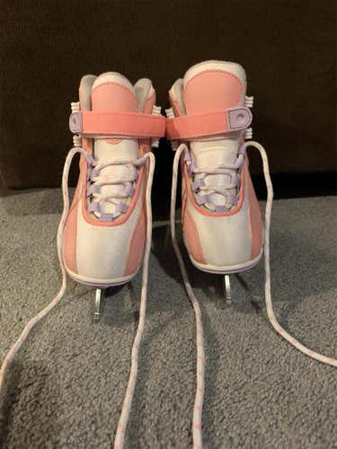 New Jackson Ultima Figure Skates Size 1