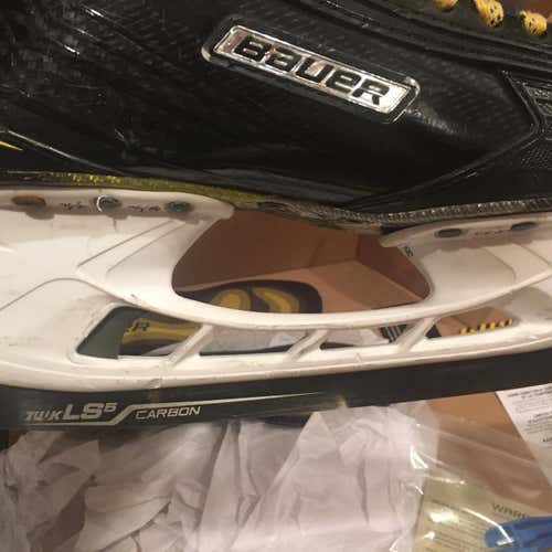 Supreme 2S Pro Hockey Skates Junior Size 5