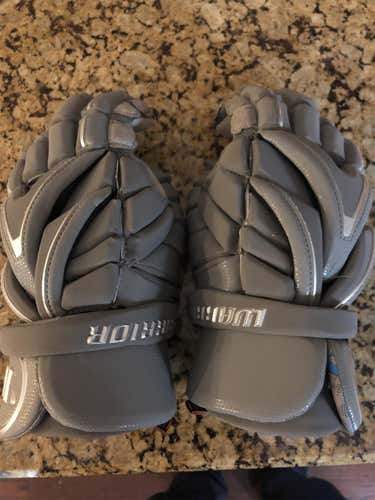 New Player Evo Lacrosse Gloves