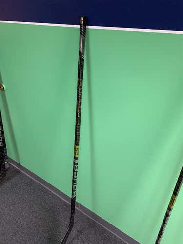 Supreme 2S Pro Hockey Stick Righty Unknown Senior Pro Stock