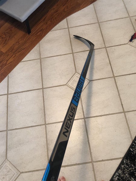 New Nexus 2N Pro Hockey Stick Righty Mid Senior