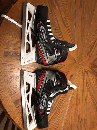 New Bauer Vapor X2.7 Hockey Goalie Skates Senior  Size 9.5