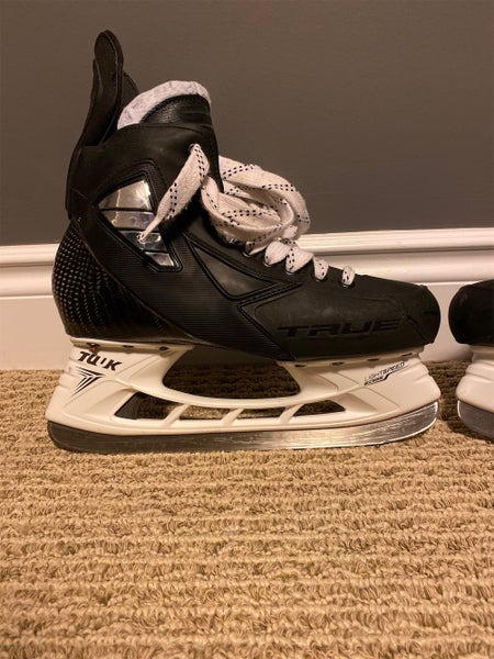 New True Hockey Skates Senior Pro Stock Size 9 **open To Offers**