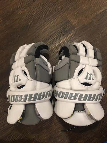 New Player Riot II Lacrosse Gloves