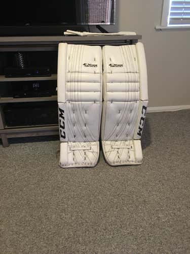 34" CCM Extreme Flex 500 Goalie Leg Pads Senior