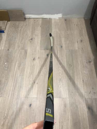 Like New Bauer 1S Supreme Eichel P28 RH Griptac 60 Flex Lie 5