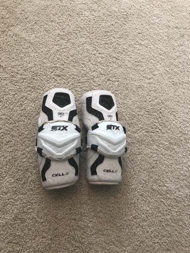 Small Cell IV Arm Pads Lacrosse