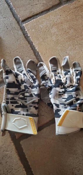 Men's Medium EvoShield Batting Gloves