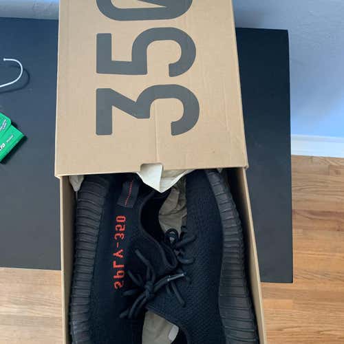 Yeezy 350 V2 Bred Replica