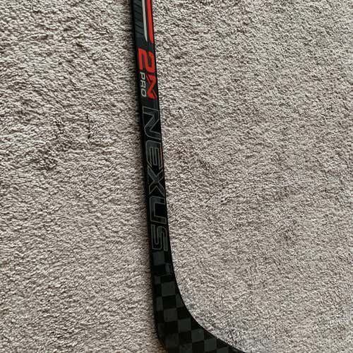Nexus 2N Pro Hockey Stick Righty Mid Senior Pro Stock