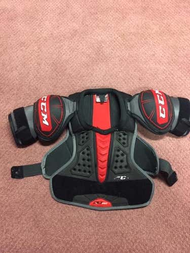 Medium CCM Shoulder Pads Junior