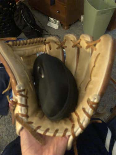 DO NOT BID ONLY FOR WILSON GLOVES