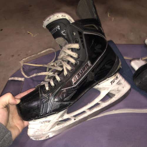 Supreme 180 Hockey Skates Senior  Size 8.