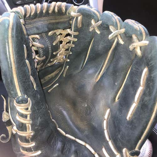 A2000 Baseball Glove