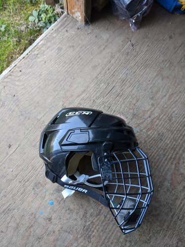 Medium CCM Vector V08 Helmet Pro Stock