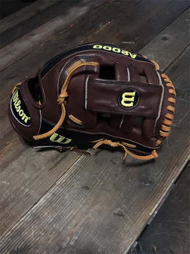 A2000 Baseball Glove