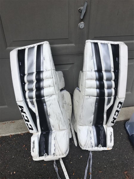 CCM Extreme Flex 860 Goalie Leg Pads Intermediate