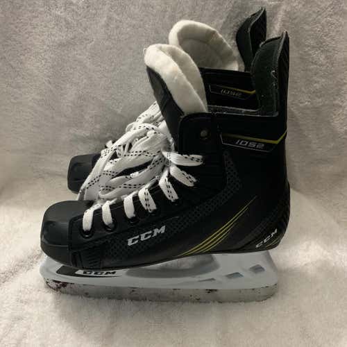 Tacks 1052 Hockey Skates Youth  Size 2