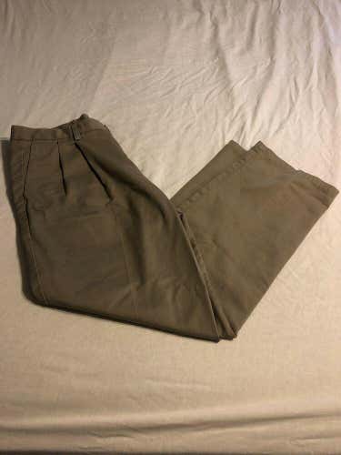 Dockers Pleated Classic Fit Khaki Pants Size W36 L30 36/30 Men’s Dress Pants