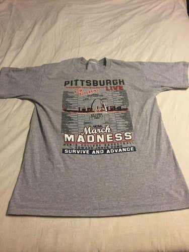 NCAA March Madness 2005 Pittsburgh PA Adult Large Shirt Men's Basketball College