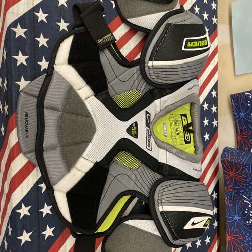 Medium Bauer Supreme Shoulder Pads Senior-140578